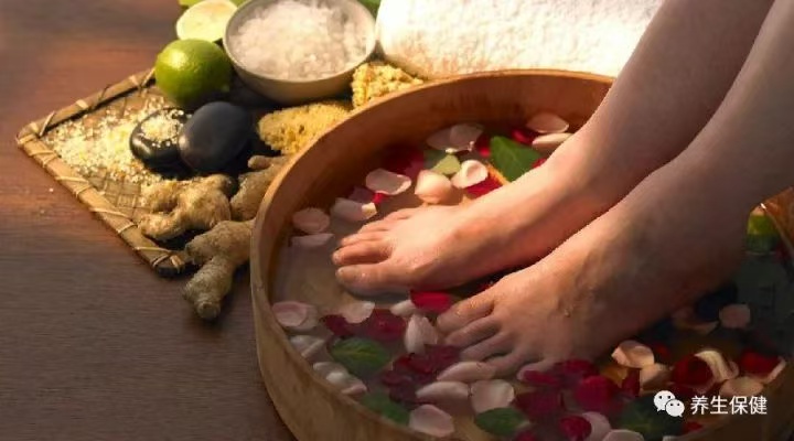 泡腳的時候加點它，三天逼出體內(nèi)濕氣!