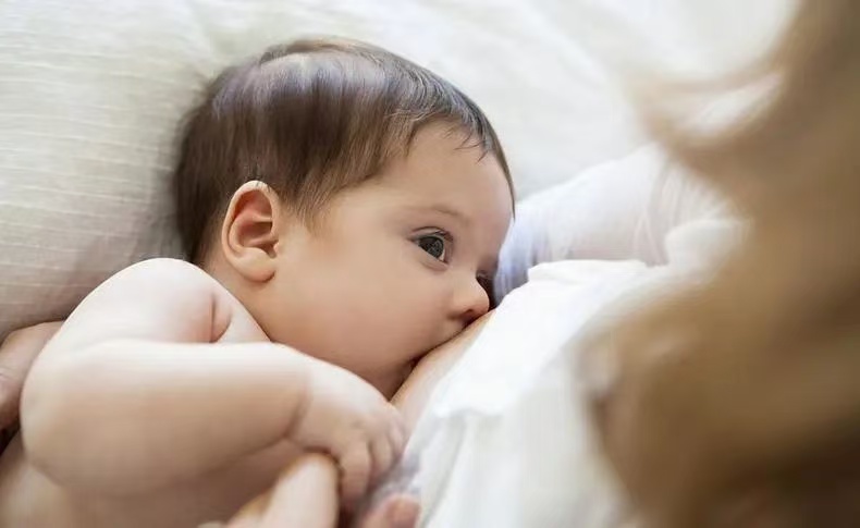 新手媽媽必看：母乳喂養(yǎng)的正確姿勢(shì)，你做對(duì)了嗎？