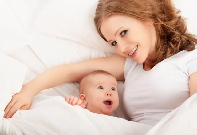 生理性大漲奶如何緩解？乳腺開始變熱、變重，疼痛，甚至像石頭一樣硬！